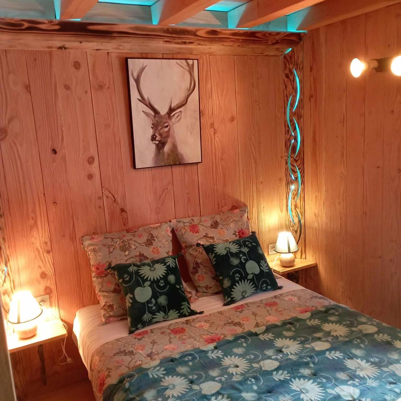 A La Cabane Des Bois Dessus Tiny Gite Alligny-en-Morvan Zewnętrze zdjęcie