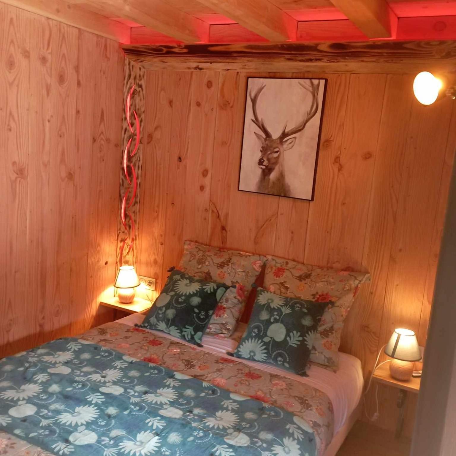 A La Cabane Des Bois Dessus Tiny Gite Alligny-en-Morvan Zewnętrze zdjęcie